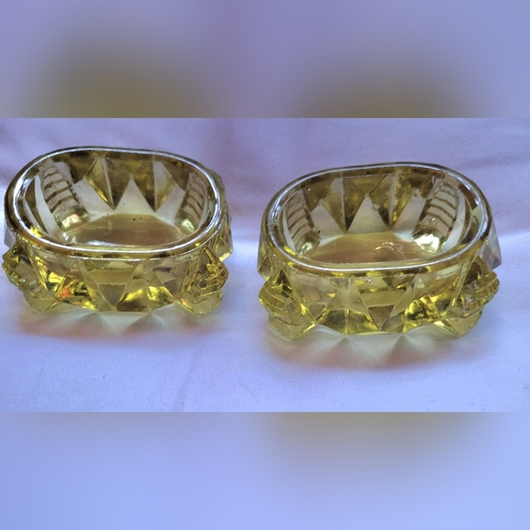 Other - Vintage Elegant Yellow Glass salt Dip Bowls (105)